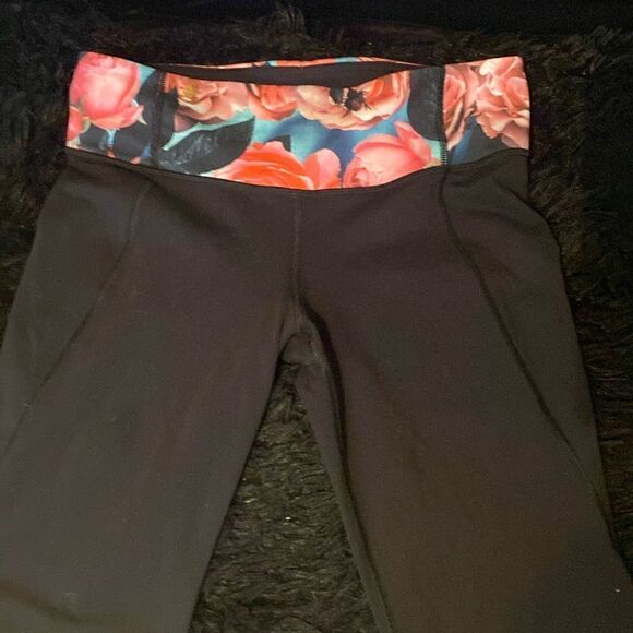 EUC Vintage Lululemon Gather & Grow Crops in Black Secret Garden Hot Pink Floral - Picture 2 of 5